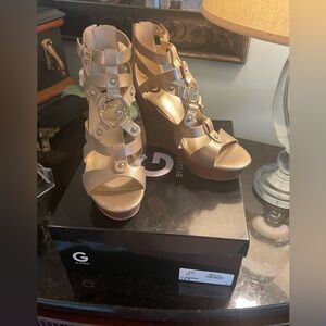 ✨🆕✨G by Guess ggDodge Gold Open Toe Platform Wedge Sandals Size: 7.5M